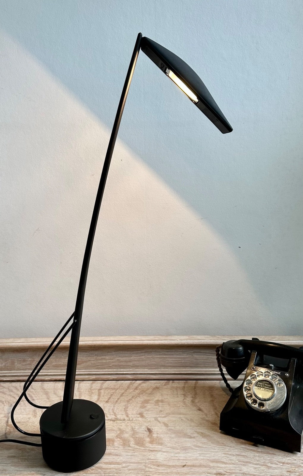 Large Vintage Italian 1980s Dove Desk Lamp Black Adjustable Desiger Mid Century13