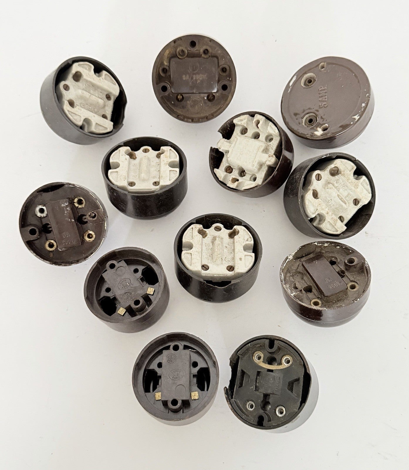 Job Lot 12 Vintage Bakelite Light Switches 1950s3