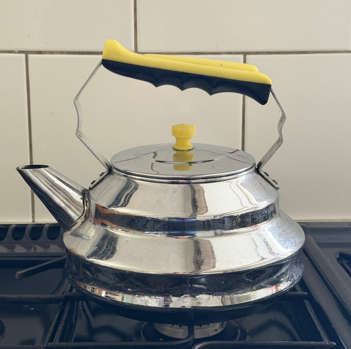 1950s Vintage Chrome Stove Kettle Famo Yellow Black Handle French 2.2 litres9