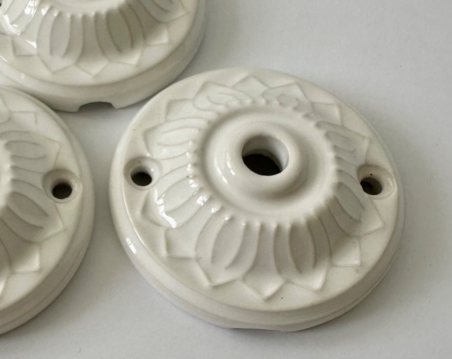 Vintage French style patterned ceiling rose plate ceramic porcelain white 7cm2