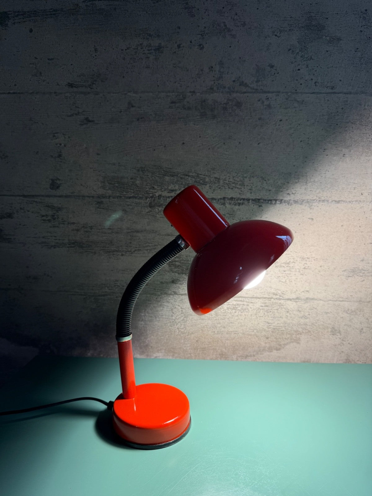 1980s Red Desk Lamp Flexible Bendy Table Light Vintage Retro Memphis2