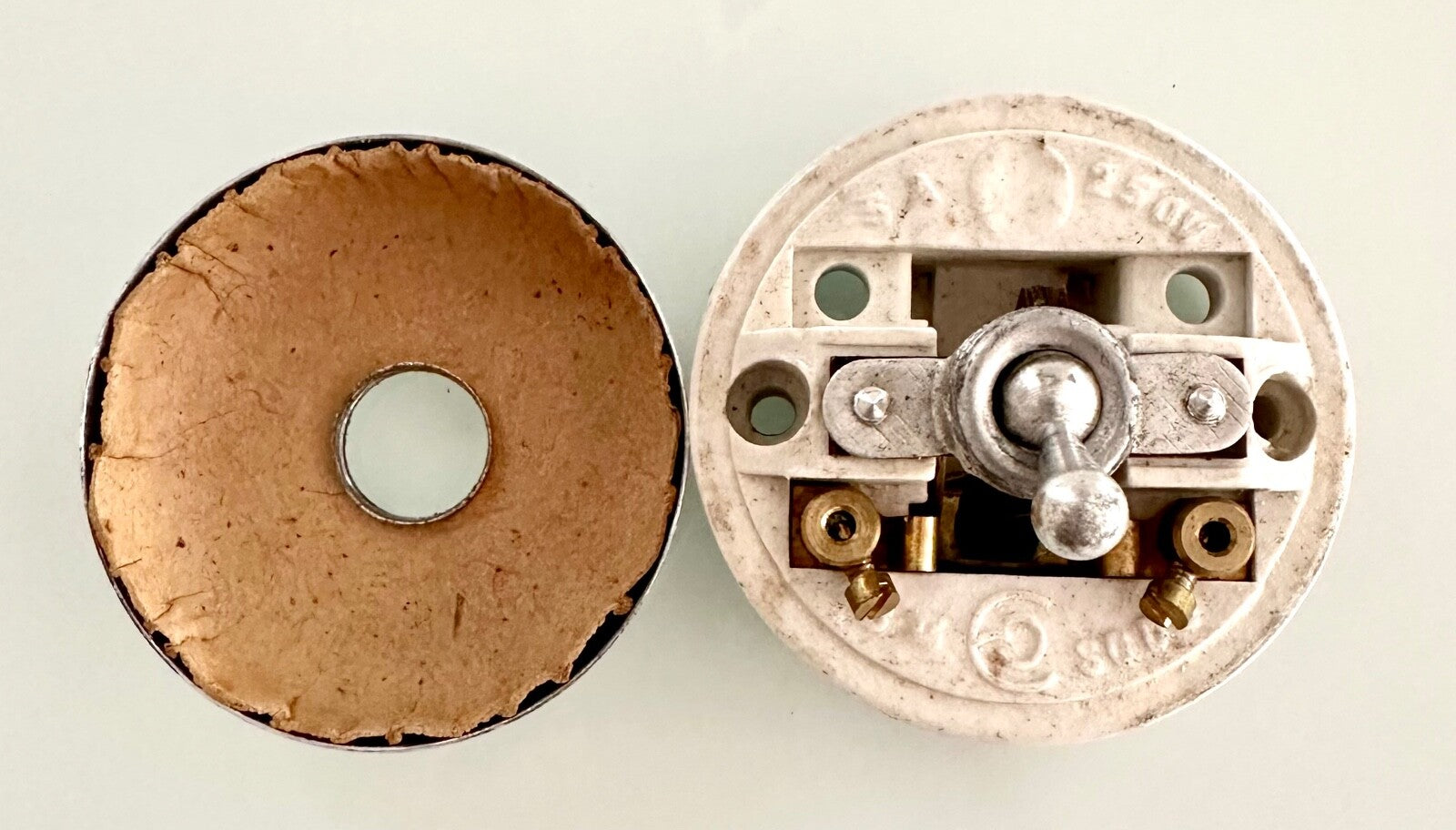 Larger Vintage Ceramic & Aluminium Light Switch Dolly Toggle Deco 2Pole2