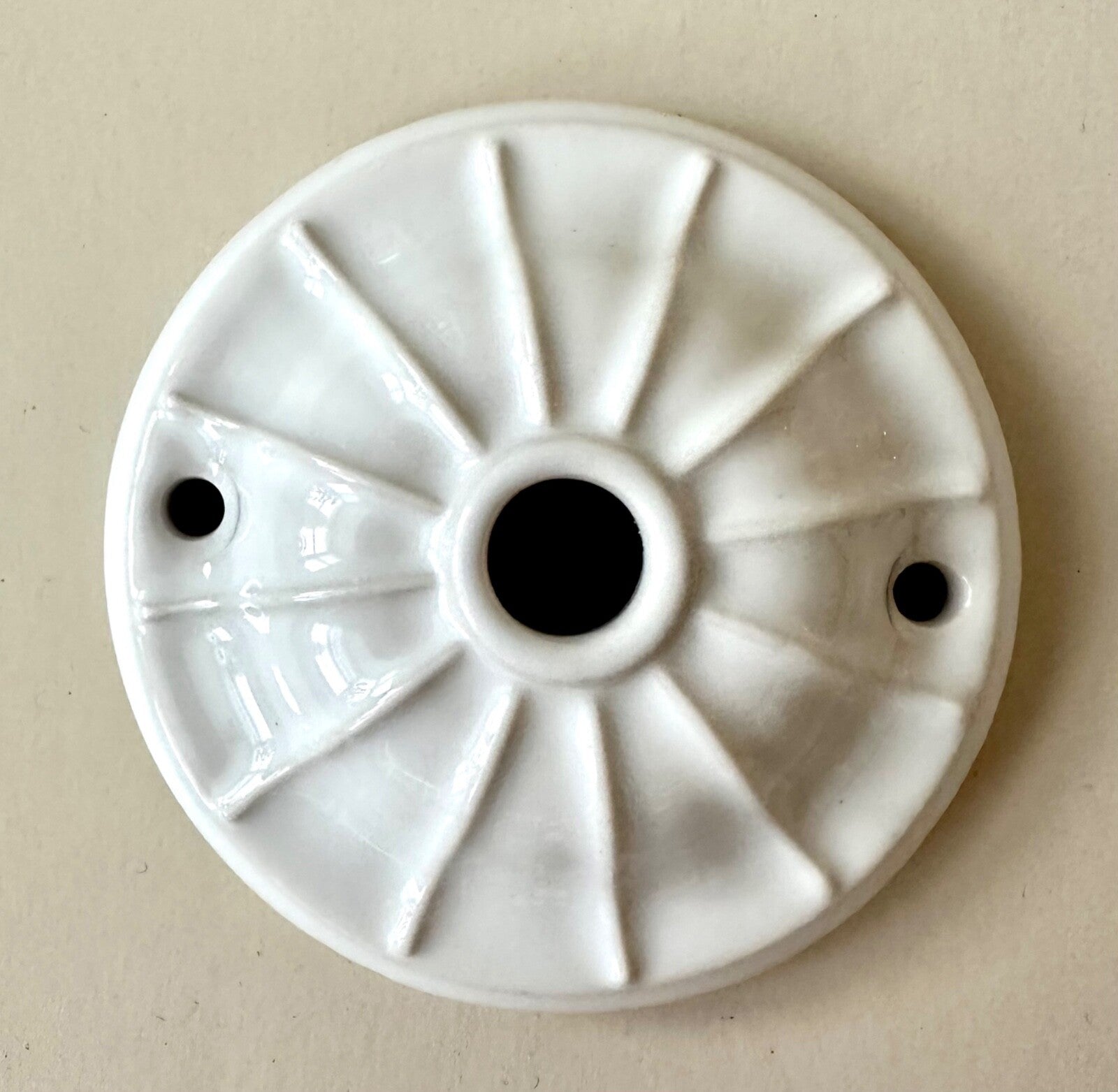 Vintage style patterned porcelain ceiling rose plate ceramic china white0