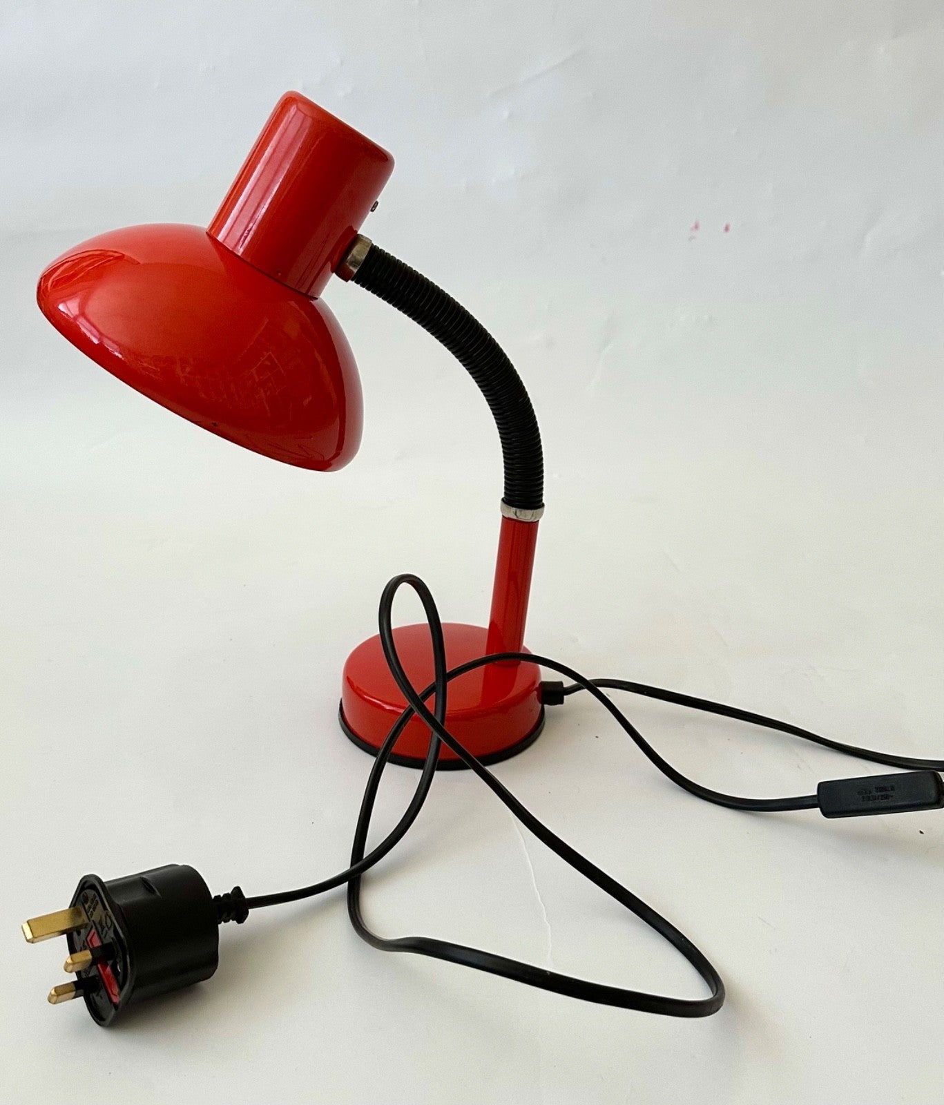 1980s Red Desk Lamp Flexible Bendy Table Light Vintage Retro Memphis9