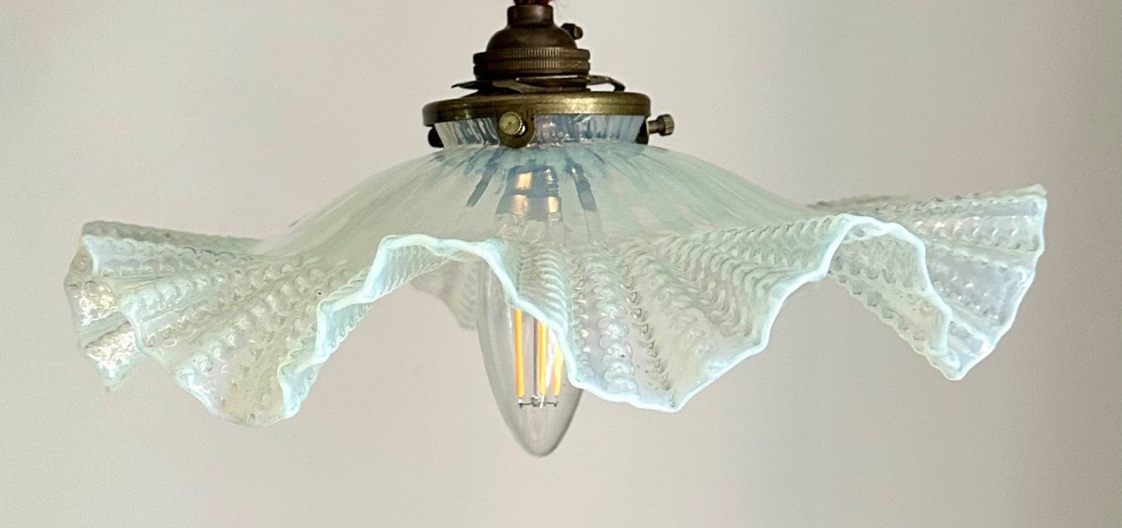 Vintage French opalescent glass ceiling light shade wavy coolie + fittings4