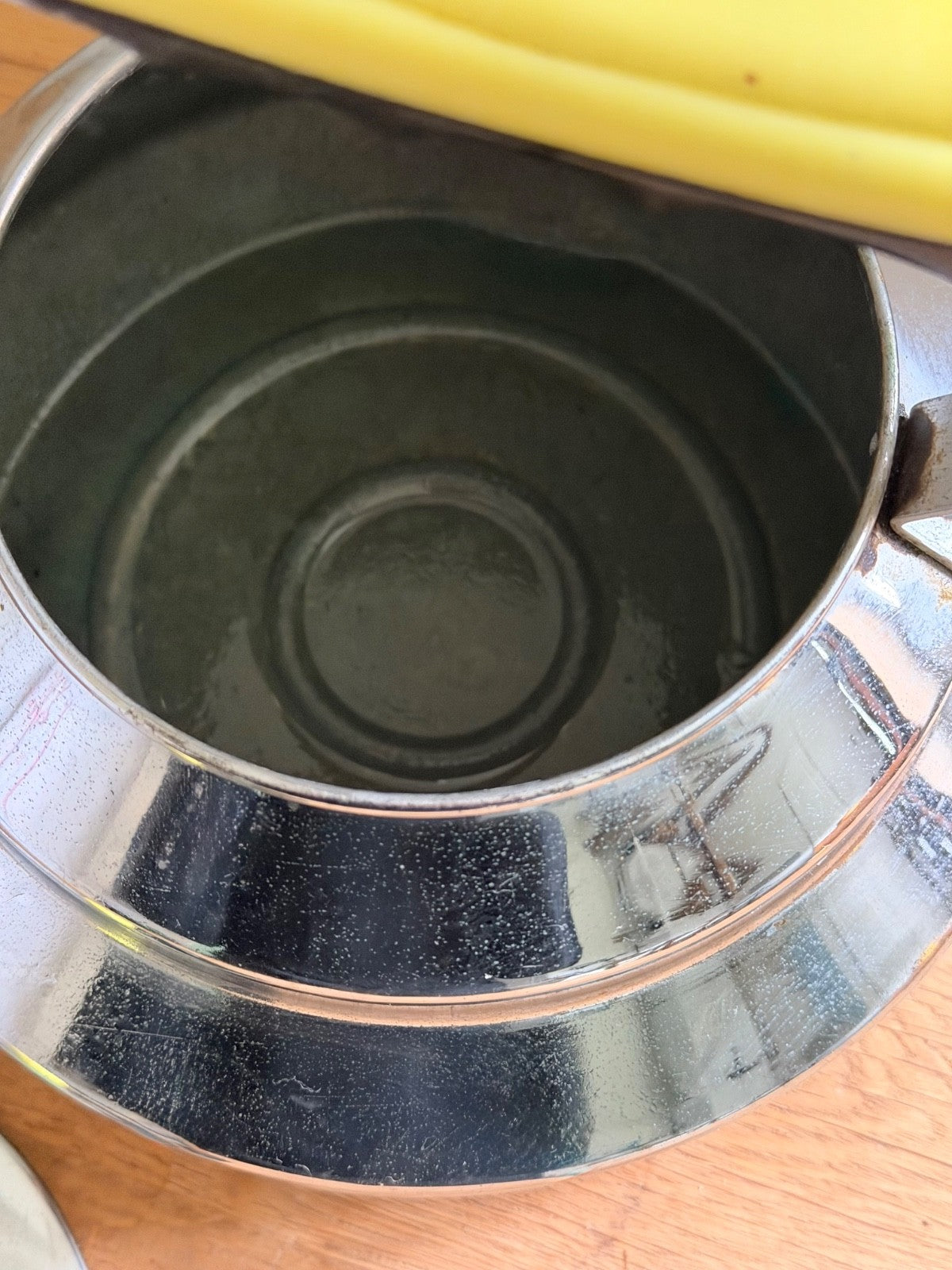 1950s Vintage Chrome Stove Kettle Famo Yellow Black Handle French 2.2 litres6