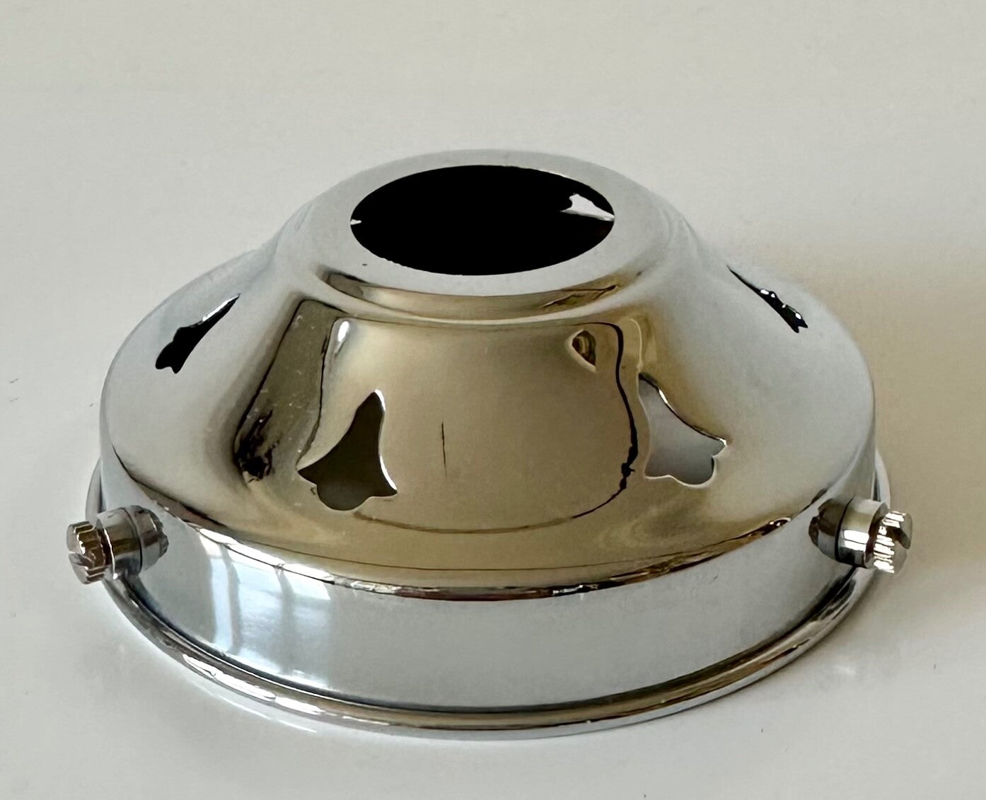 Chrome plated 3 1/4" light shade gallery 28mm hole for B22 bulbholder UK made0