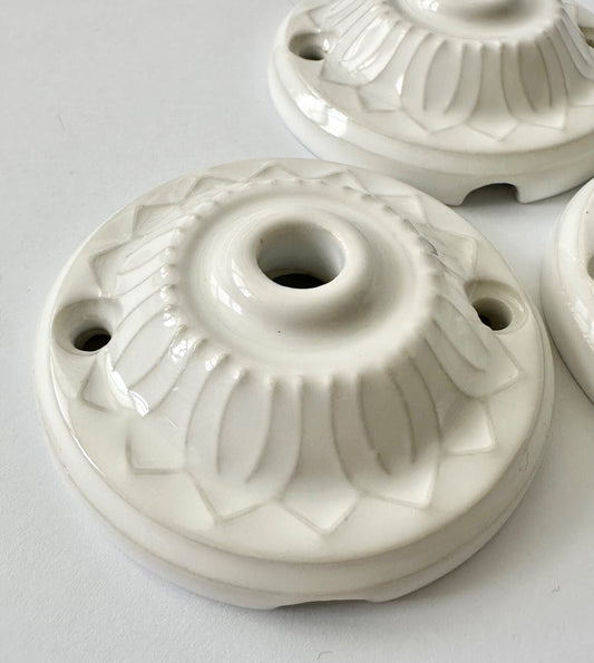 Vintage French style patterned ceiling rose plate ceramic porcelain white 7cm0