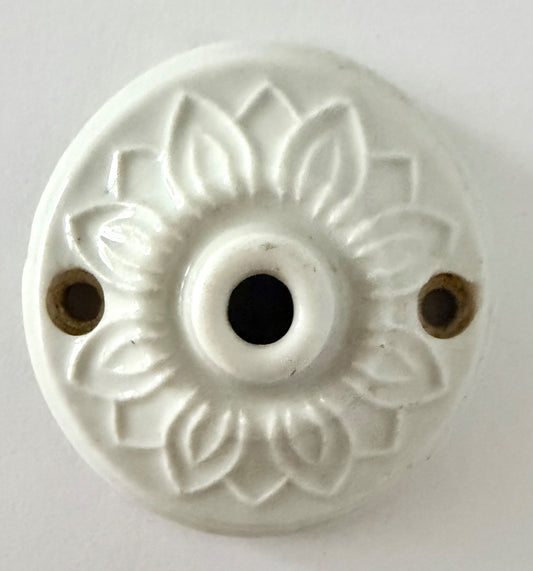 Small Vintage French patterned ceiling rose plate ceramic porcelain white0