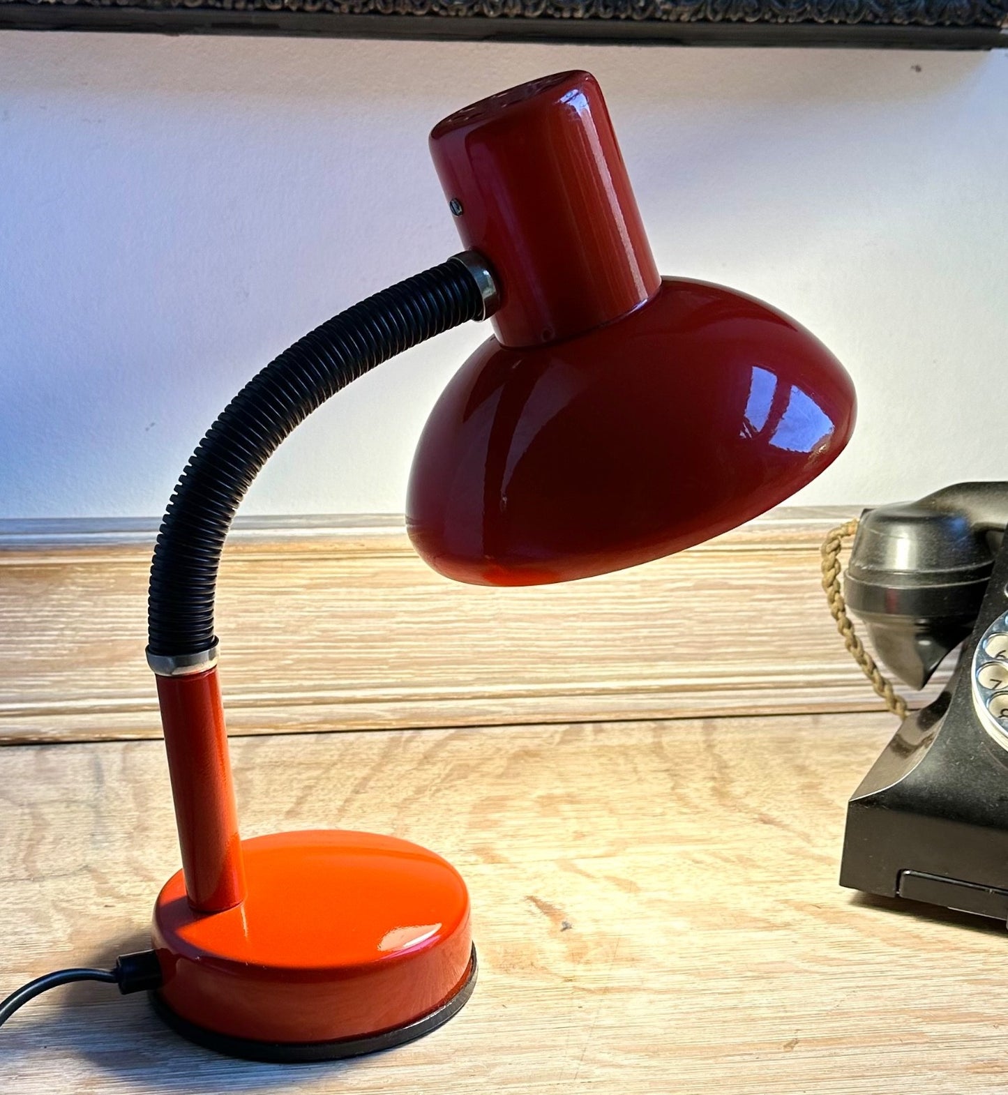 1980s Red Desk Lamp Flexible Bendy Table Light Vintage Retro Memphis10