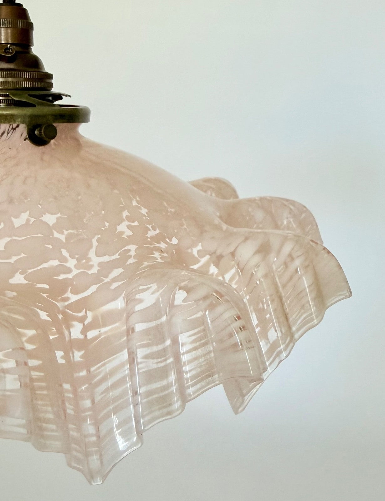 Vintage French marbled glass frilly coolie ceiling light shade pink + fittings2