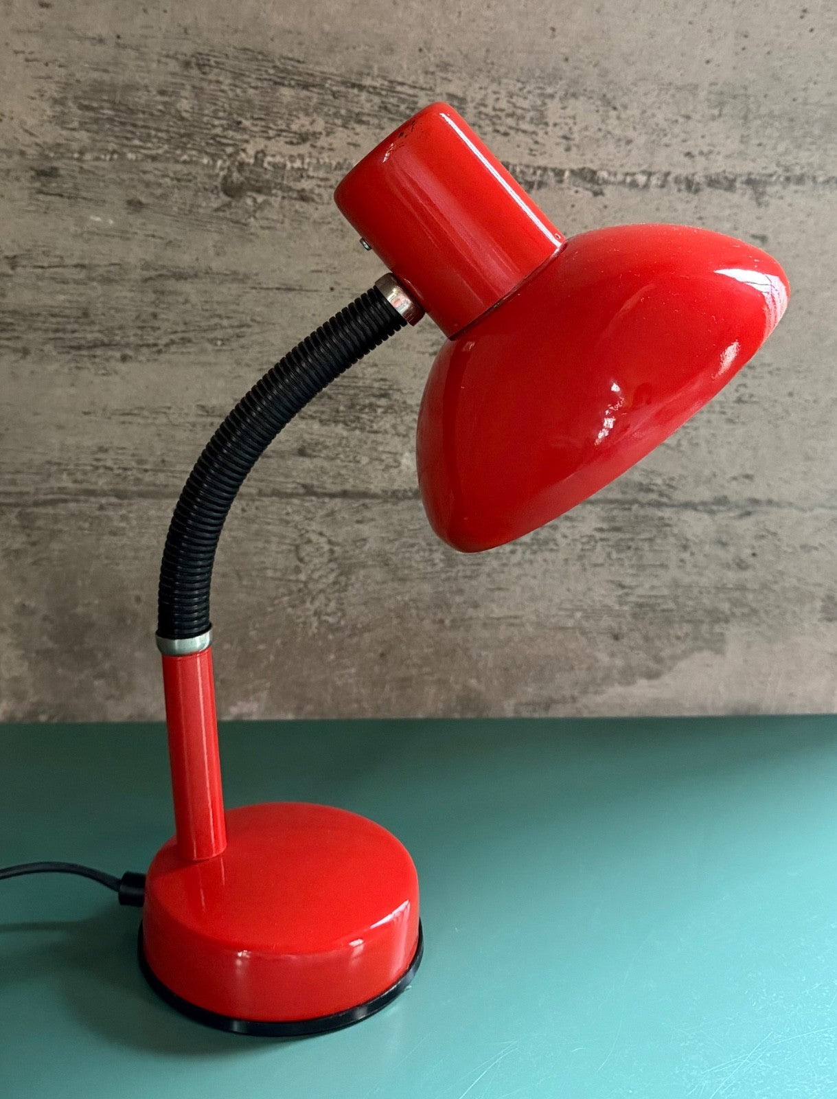 1980s Red Desk Lamp Flexible Bendy Table Light Vintage Retro Memphis1