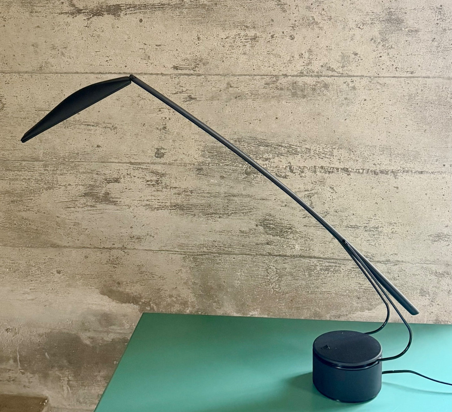Large Vintage Italian 1980s Dove Desk Lamp Black  Adjustable Desiger Mid Century1