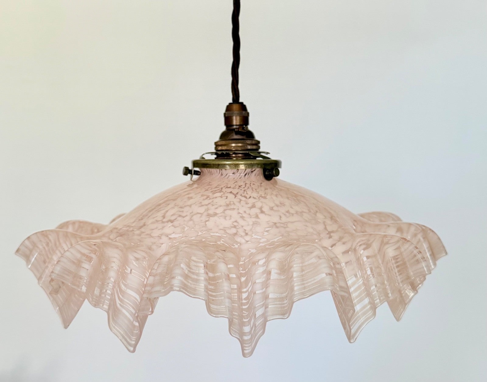 Vintage French marbled glass frilly coolie ceiling light shade pink + fittings1